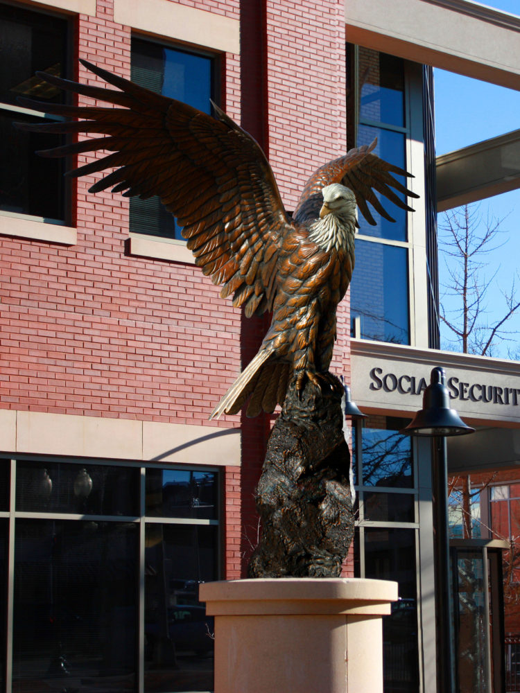 Majestic Eagle Sculpture