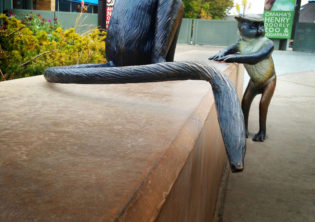 Wolfsguenon Sculpture