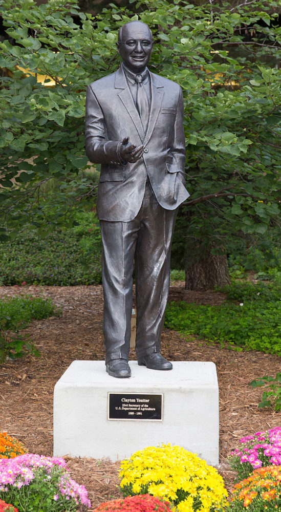 bronze sculpture clayton yeutter